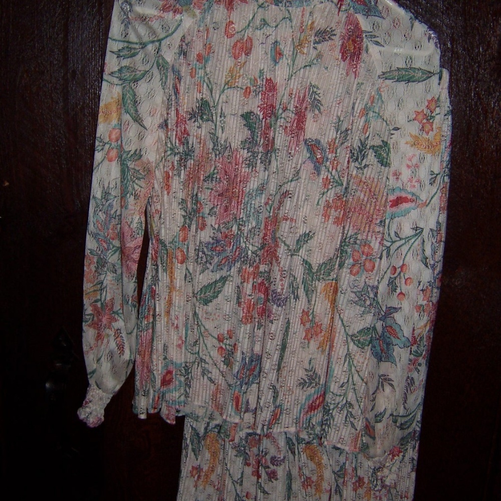 BEAUTIFUL FLORAL PRINTED SKIRT AND BLOUSE SET
